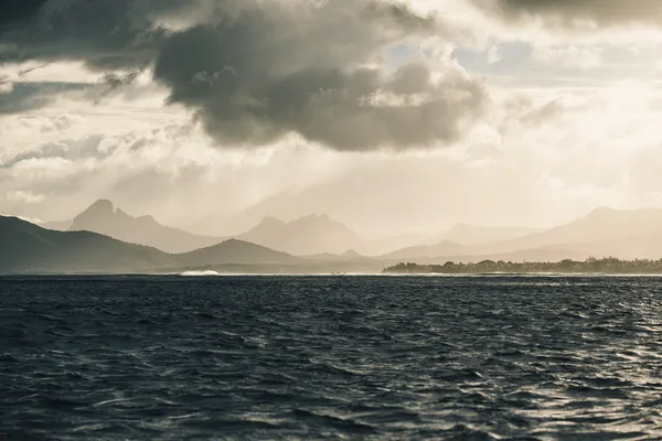 🇲🇺 Hot and Bothered